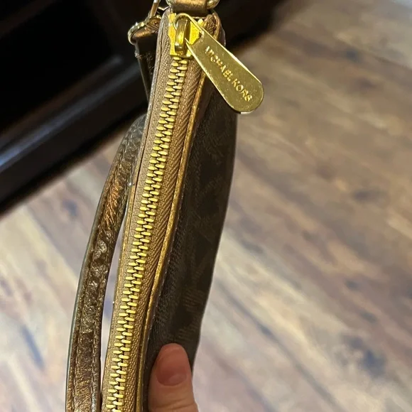 Michael Kors Signature Wristlet - Picture 10 of 13